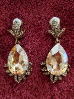 OSCAR DE LA RENTA SIGNED CHAMPAGNE CRYSTAL TEARDROP CLIP ON EARRINGS